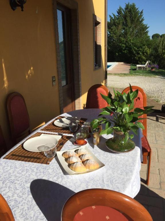 파브로 Il Casale Di Lavinia B&B 외부 사진
